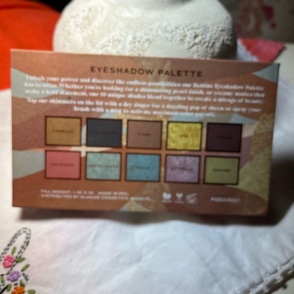 Destino eye shadow palette - Picture 3 of 3